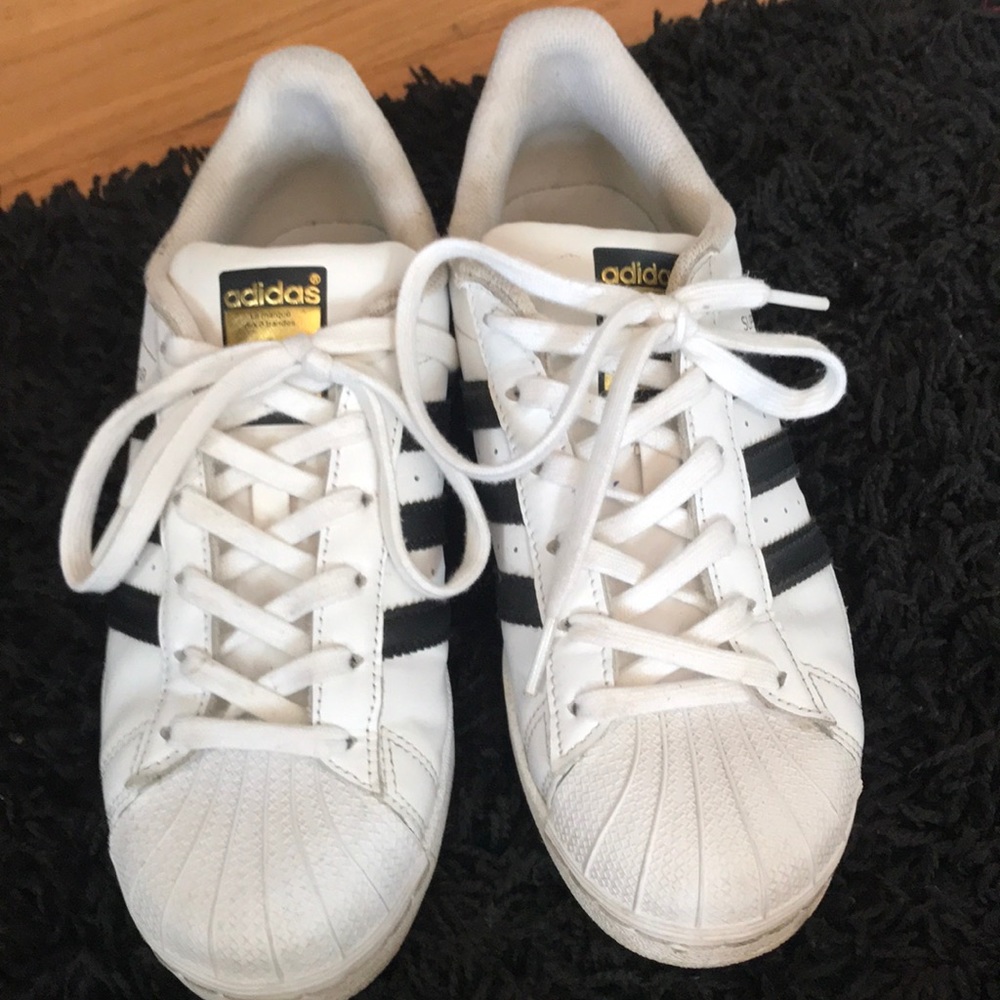 Black and white adidas shell heads